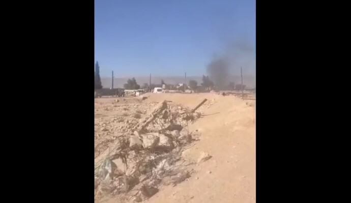 انفجار قرب معبر جوسيه القاع الحدودي ودخان كثيف في الأراضي السورية
