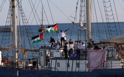 الجزيرة: رصد سفينة حربية ضخمة قرب مكان وجود سفن أسطول الصمود العالمي وسط حالة من التأهب القصوى