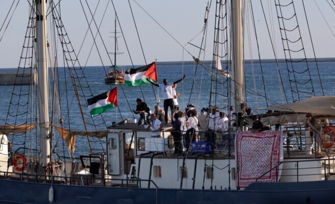الجزيرة: رصد سفينة حربية ضخمة قرب مكان وجود سفن أسطول الصمود العالمي وسط حالة من التأهب القصوى