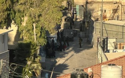 “وفا”: الاحتلال يحتجز عشرات المواطنين ويعتدي عليهم بالضرب في مخيم العروب شمال الخليل